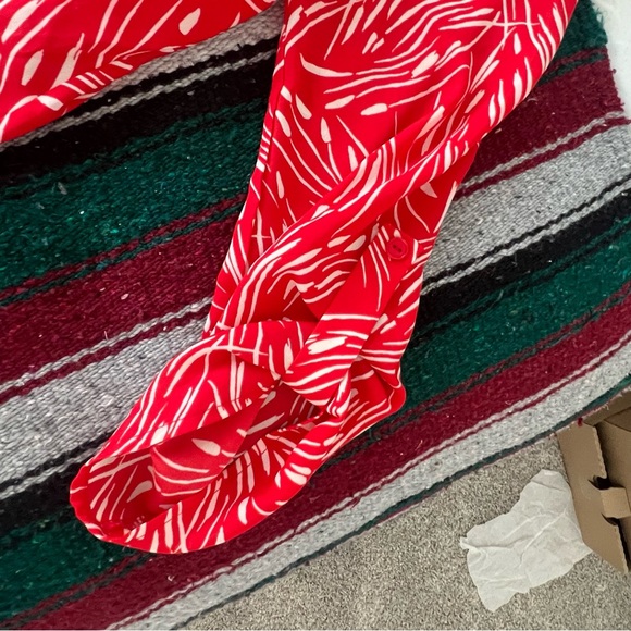 LUSH drapey wrap top with button closure, size S - Picture 4 of 6